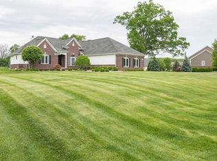 1131 Thorn Ridge Dr, Howell, MI 48843