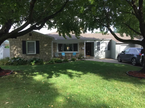 1127 N 4th St, Clinton, IA 52732