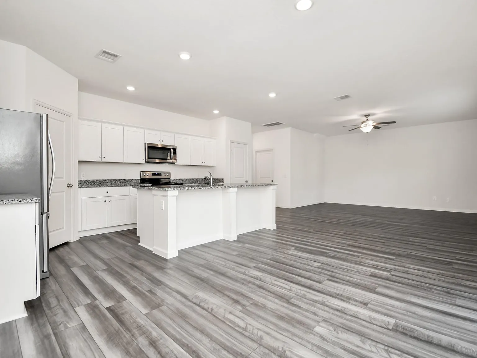 3 bed, 2.5 bath, 2060 sqft, $2,350 — Photo 4