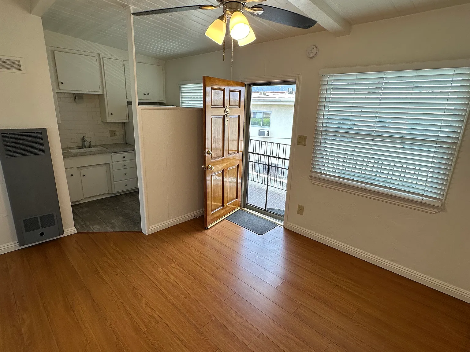 617 W California Ave — Photo 2