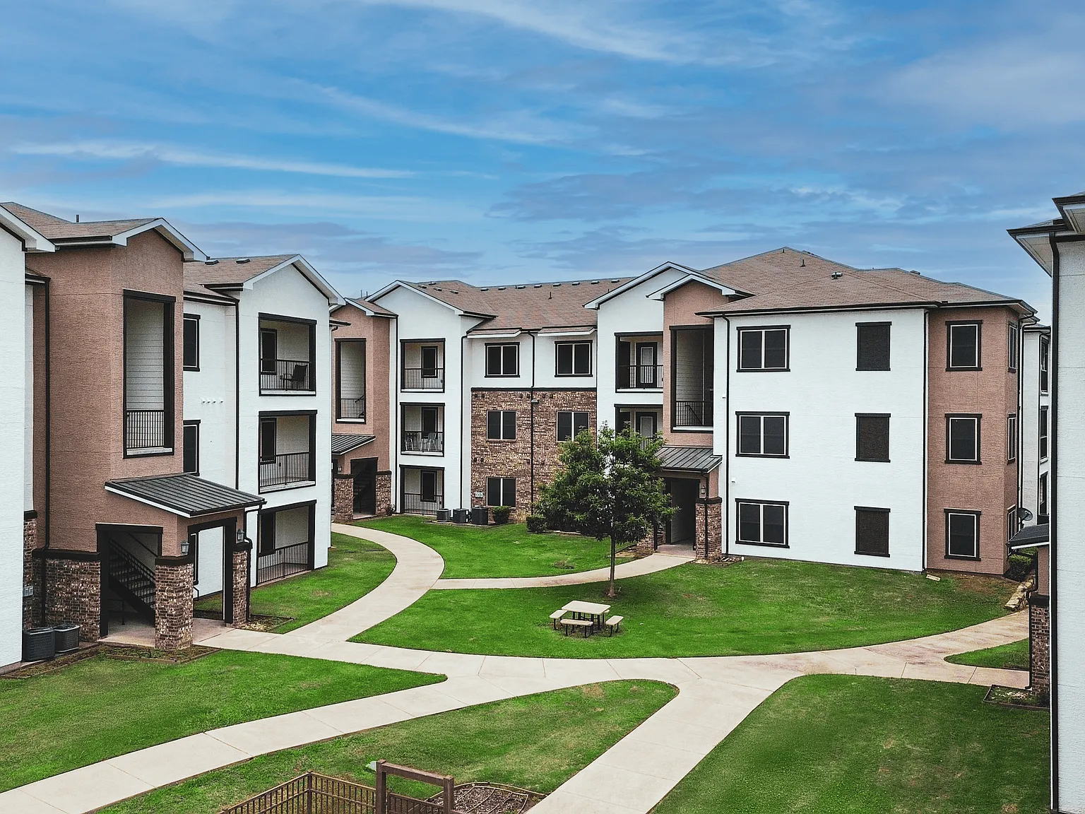 Creed Canyon Apartments — Photo 2