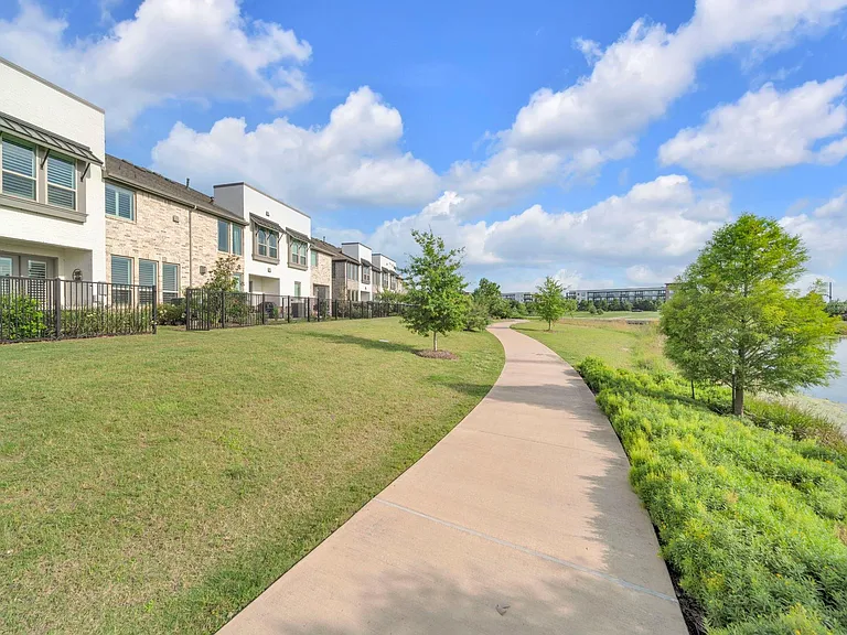 16531 Lake Austin St — Photo 25