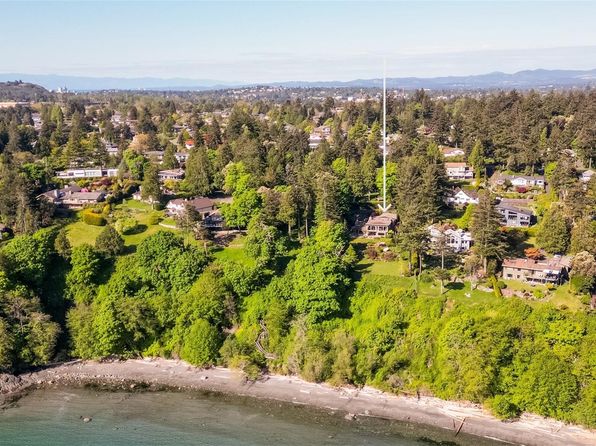 2248 Arbutus Rd, Saanich, BC V8N 1V3