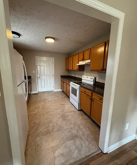 204 Christa Ln — Photo 17