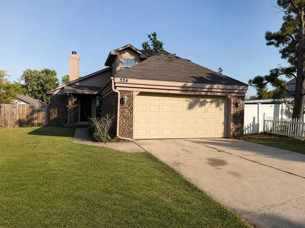 526 Clover Rd, Moore, OK 73160