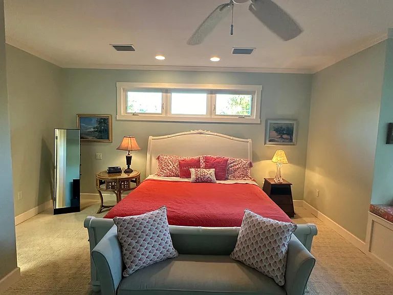 380 N Shore Dr — Photo 2