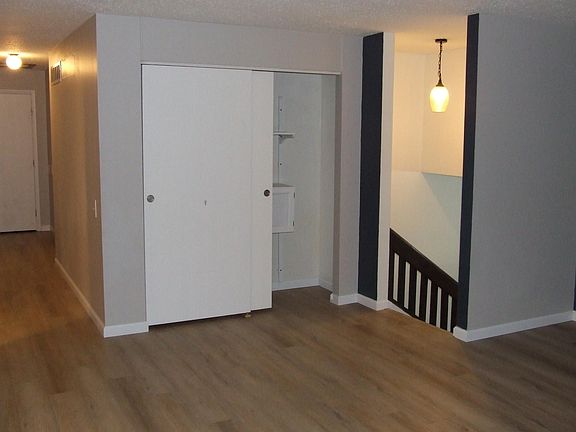 4th image of 2460 Country Wood Dr