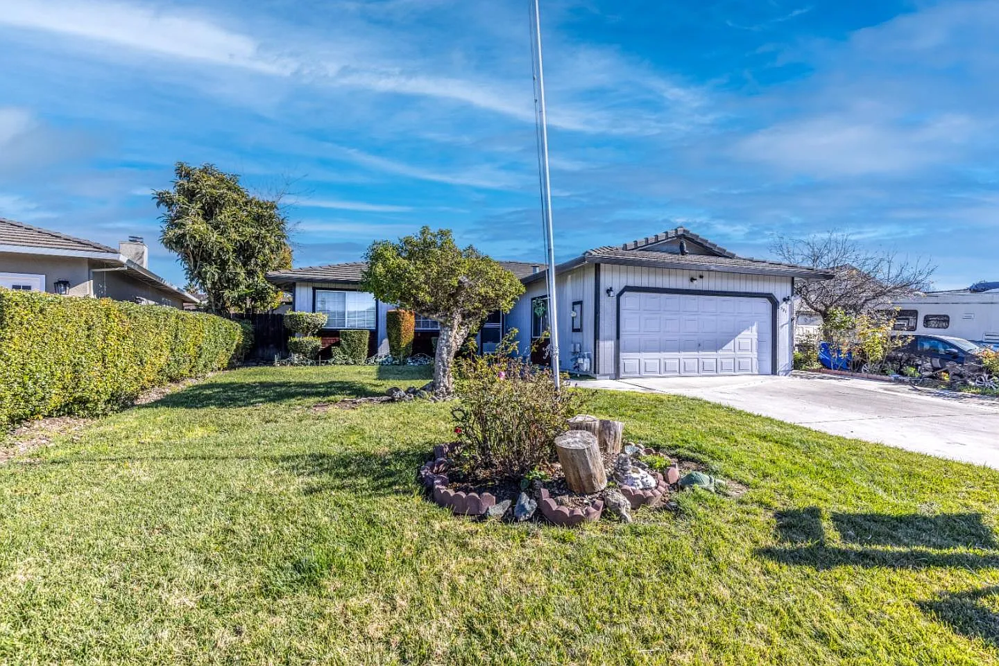 581 Arbour Ln photo 1