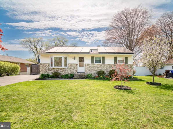 3836 Oakleigh Dr, York, PA 17402