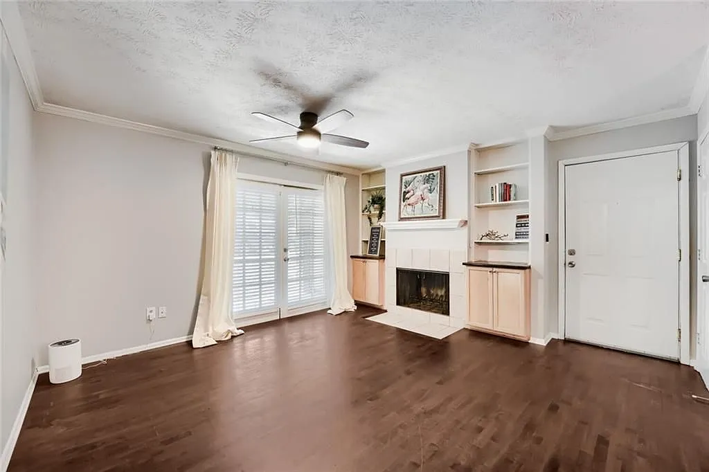 2 bed, 2.0 bath, 1073 sqft, $2,000 — Photo 2