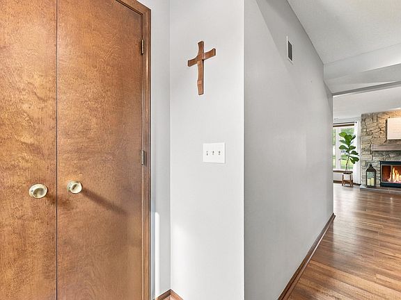 5th image of 4515 Brookshire Cir