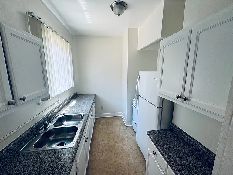 314 S Catalina St — Photo 4