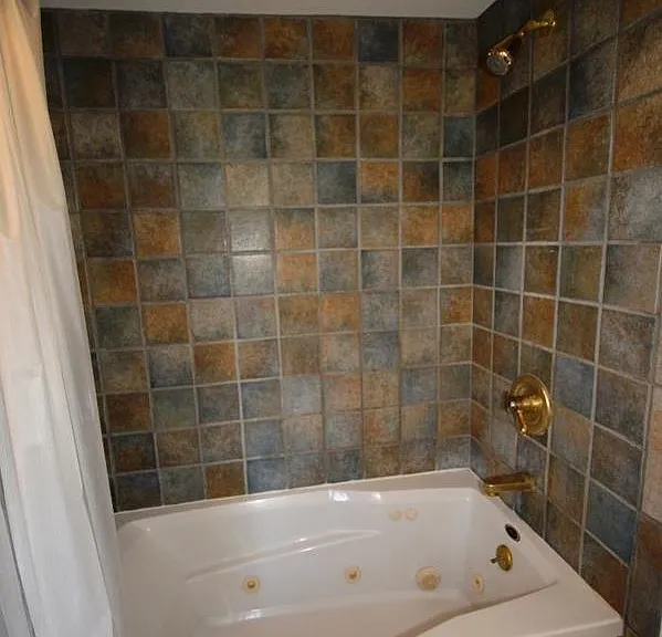 208 Avondale Cir — Photo 44