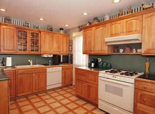 19 Lynwood Rd, Verona, NJ 07044