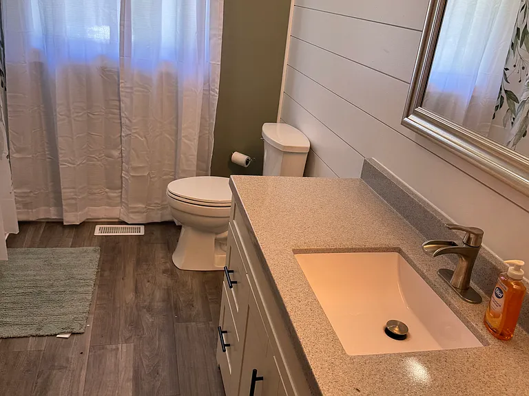 1655 E 400 N — Photo 18