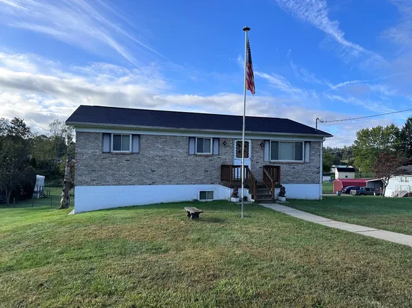 125 Broadway Ave, Midway, WV 25878