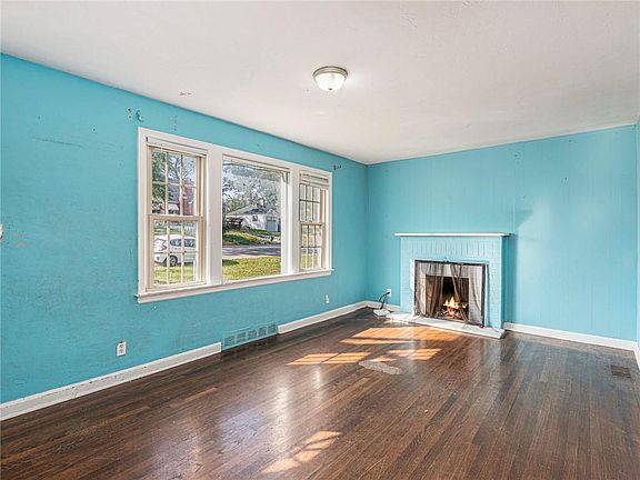 3rd image of 3141 E Barker Cir