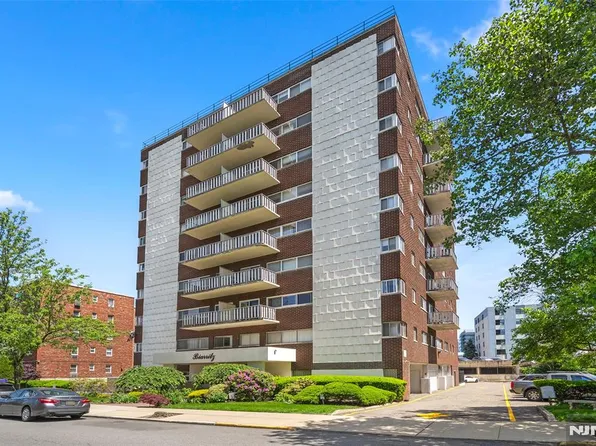 2180 Center Ave APT 4B, Fort Lee, NJ 07024