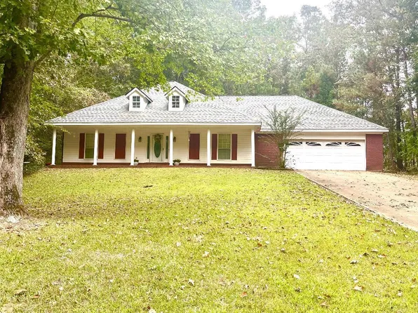 58 Lost Lake Hills Dr, Columbus, MS 39702