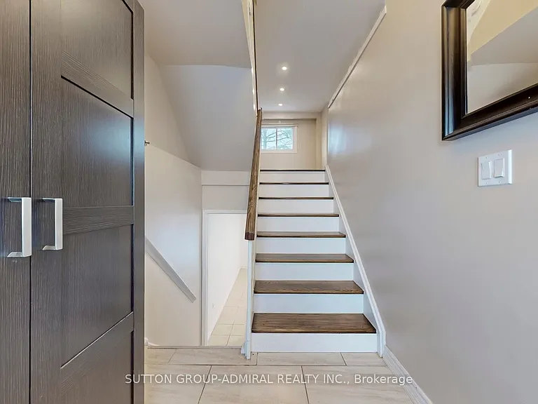 64 Bronte St S #8 — Photo 3