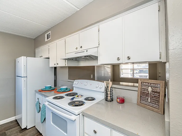 Seaside Apartments — Photo 11