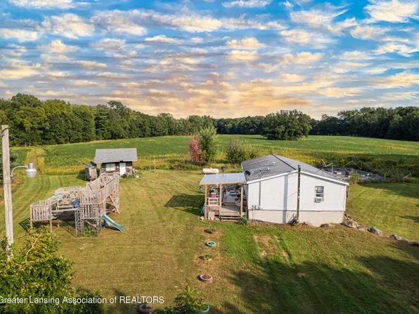 14337 Fowlerville Rd, Byron, MI 48418