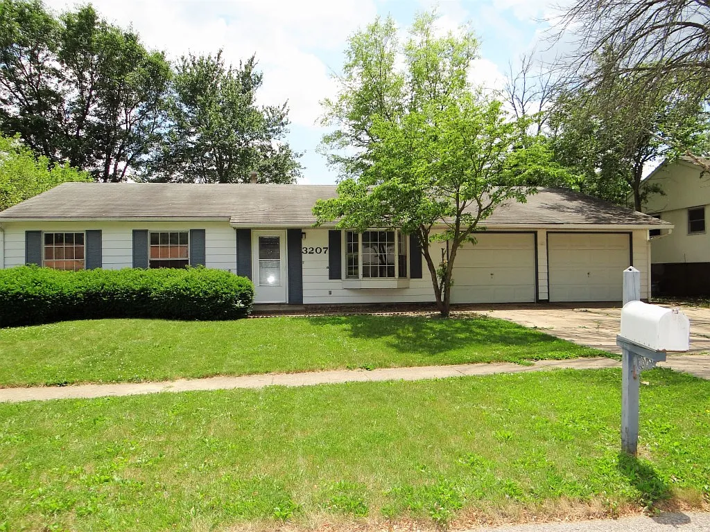 3207 W William St photo 1