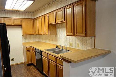 3rd image of 5 Rockwood Cir
