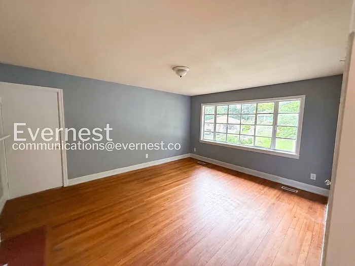 848 Vanderbilt St — Photo 6