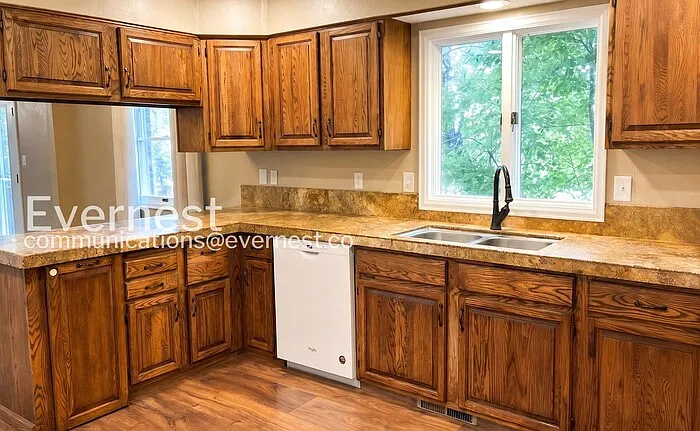 1808 Riverview Dr — Photo 8