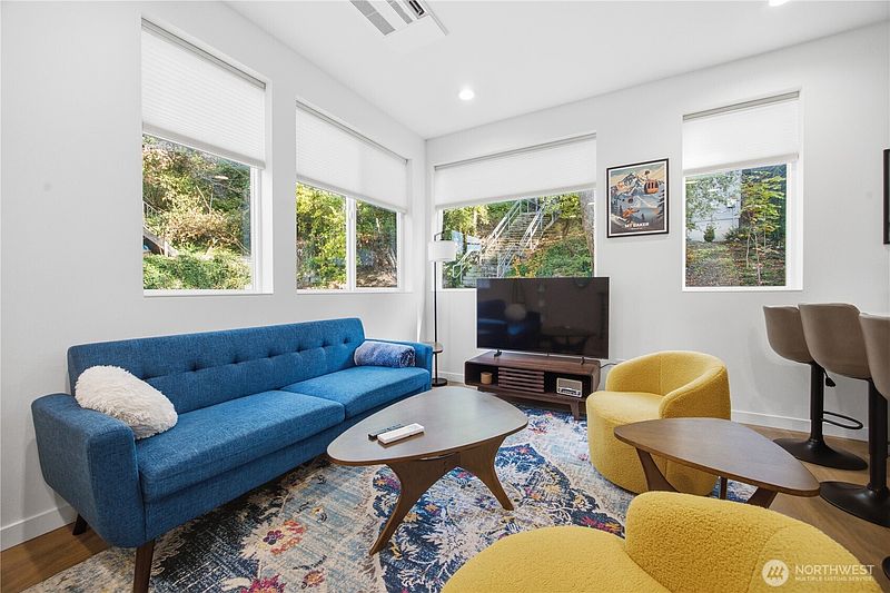 4th image of 2809 Grand Street #4