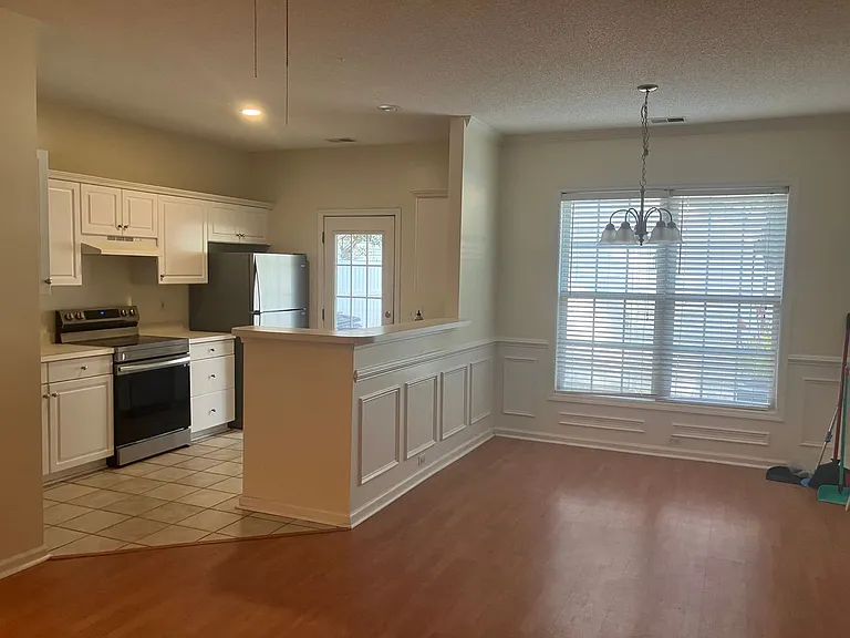47 Regent Ave — Photo 13