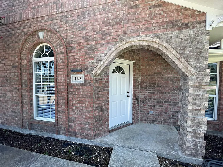 423 W Thomas St — Photo 41