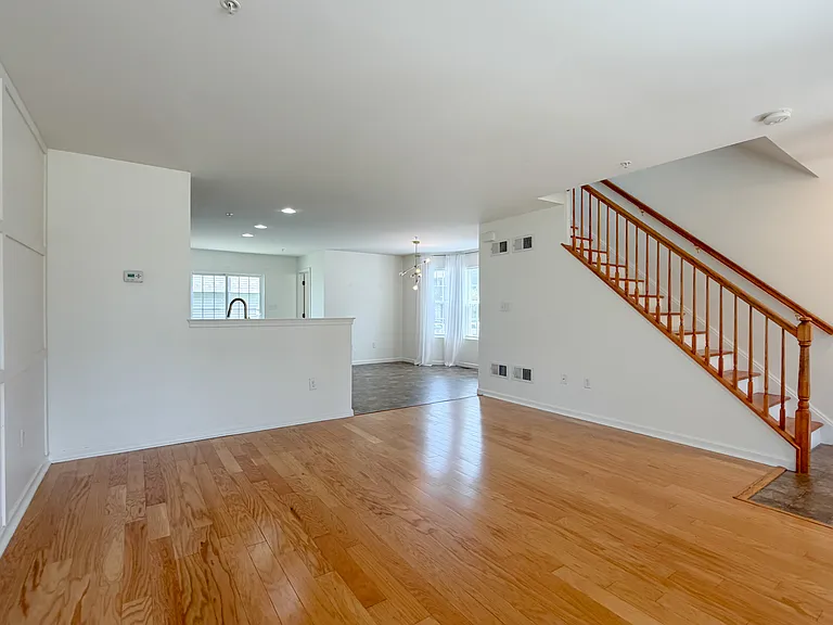 900 Cadwell Ln — Photo 9