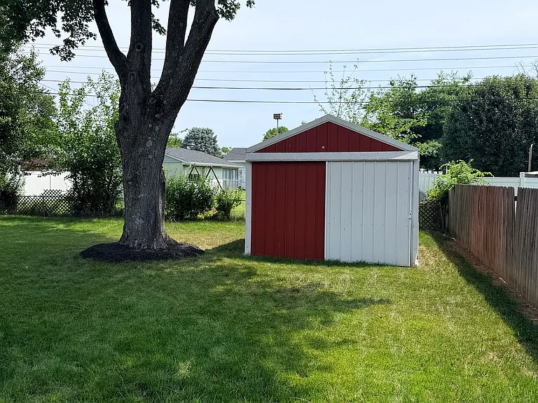 909 Charles Scott Dr — Photo 5