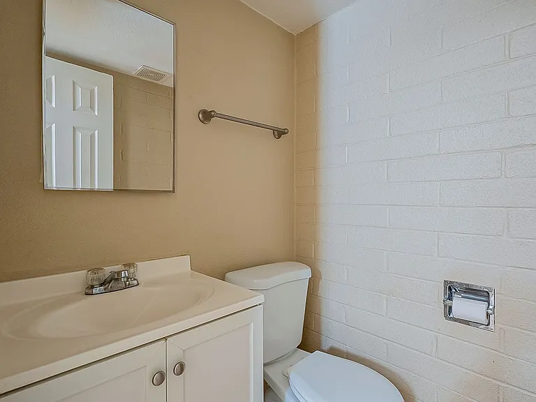2 bedroom 1.5 bathroom in the heart of Phoenix — Photo 18