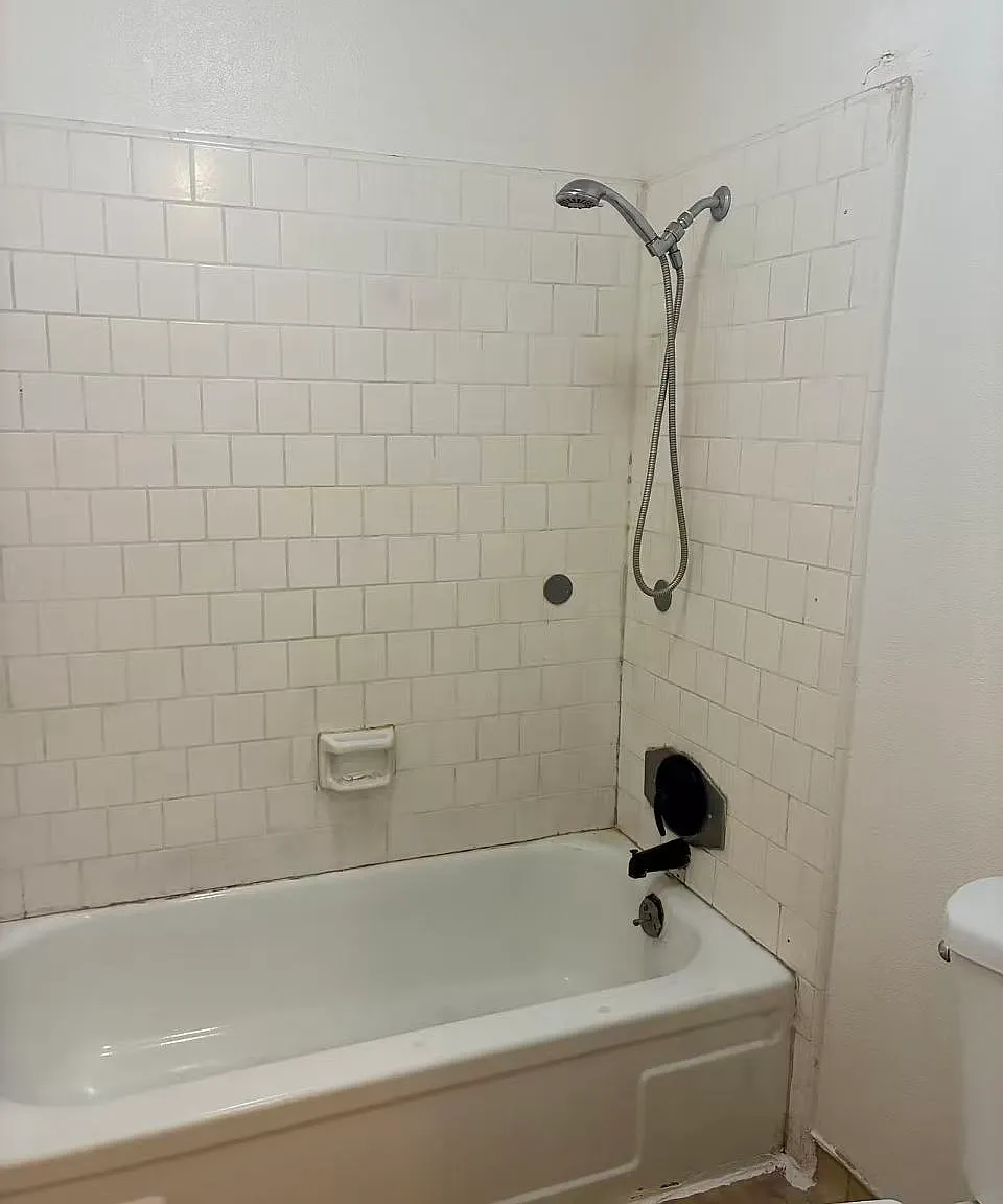 19 E Saginaw Way — Photo 1