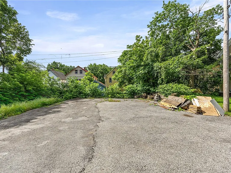 185 Columbia Ave — Photo 24