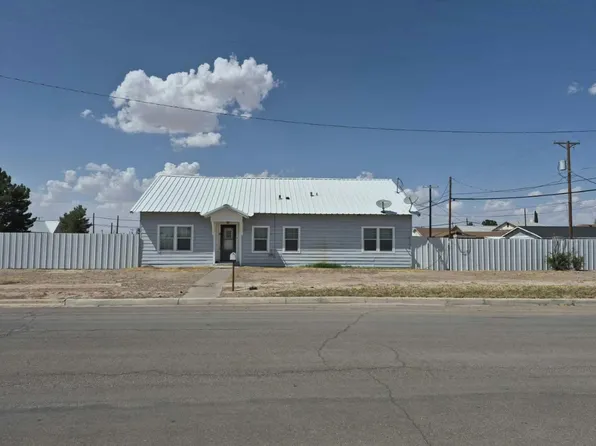 815 W 5th St, Pecos, TX 79772