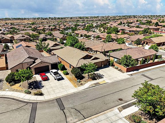 2nd image of 4032 Paseo Vista Pl NE