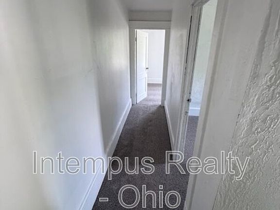 5th image of 550 W Myrtle Ave