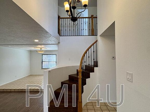 5th image of 10412 La Paz Dr NW