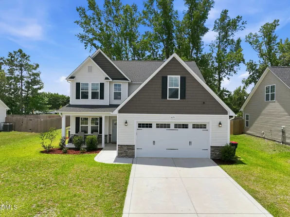 675 Amusement Dr, Hope Mills, NC 28348
