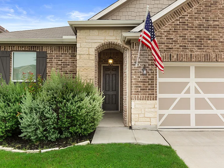 2073 Oxbow Cir — Photo 3
