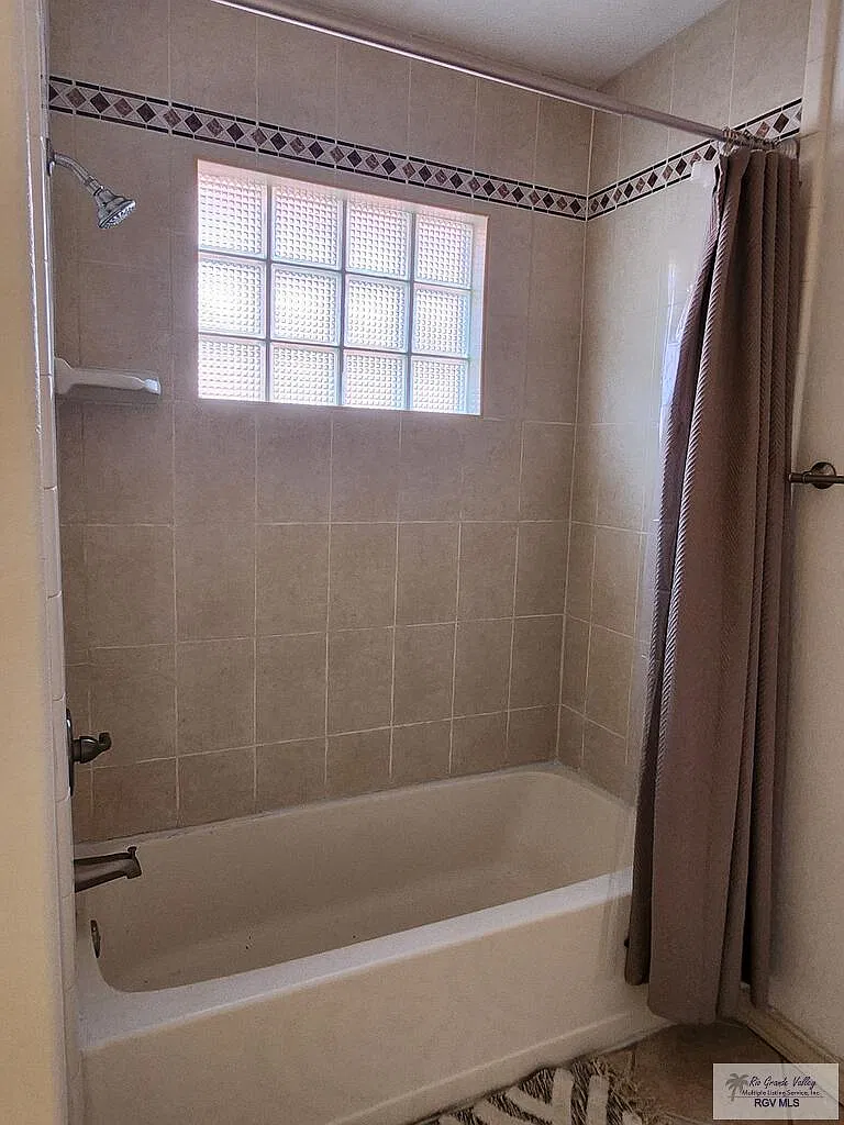 3 bed, 2.0 bath, 1494 sqft, $2,300 — Photo 4