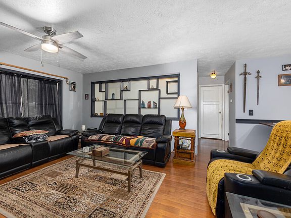 4th image of 9660 Thornapple Ave