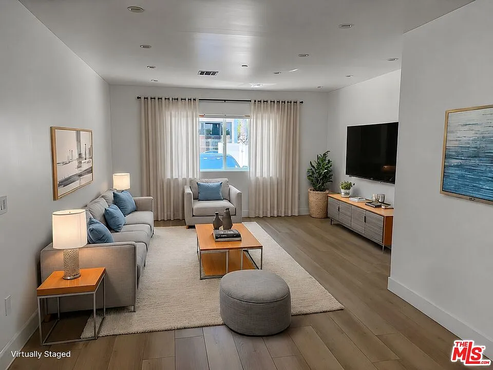 3 bed, 2.0 bath, 1100 sqft, $3,700 — Photo 4