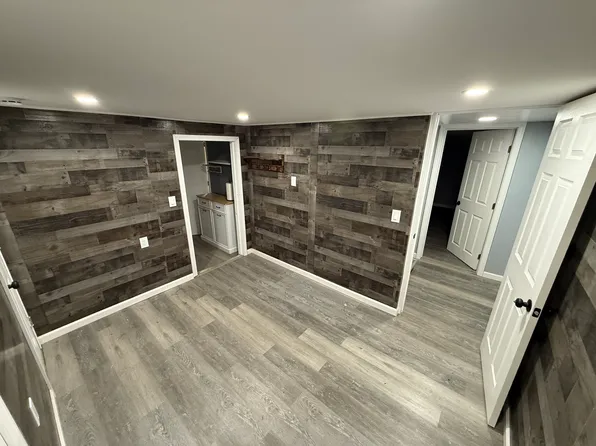 9 Lois Cir, Monroe, CT 06468