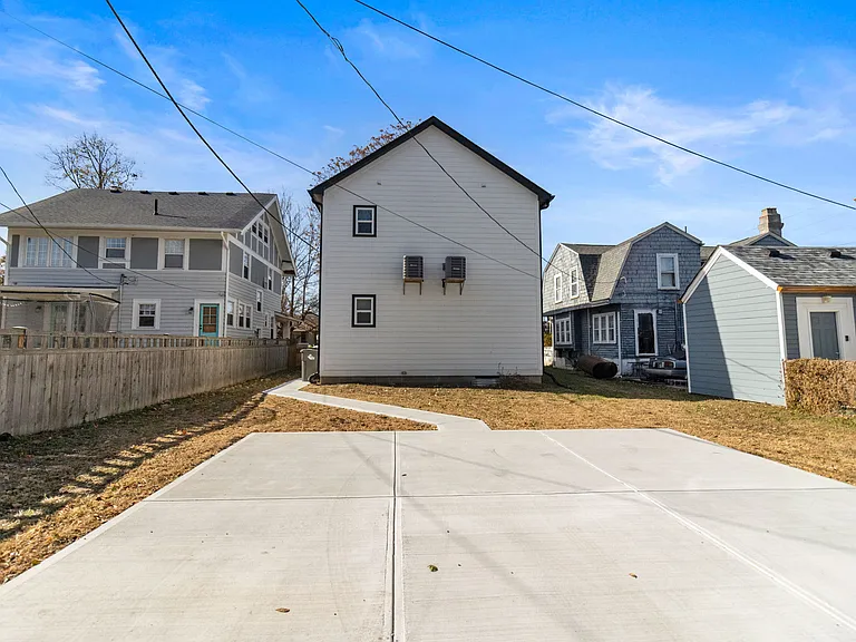 3365 Broadway St — Photo 13