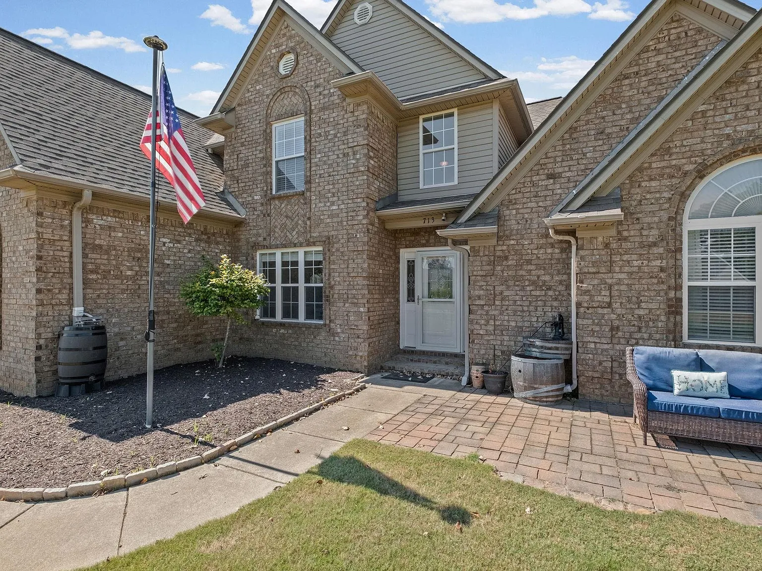 5 bed, 3.0 bath, 2690 sqft, $2,800 — Photo 4
